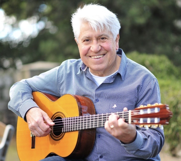 Retrat de Joan Marc amb la seva guitarra clàssica